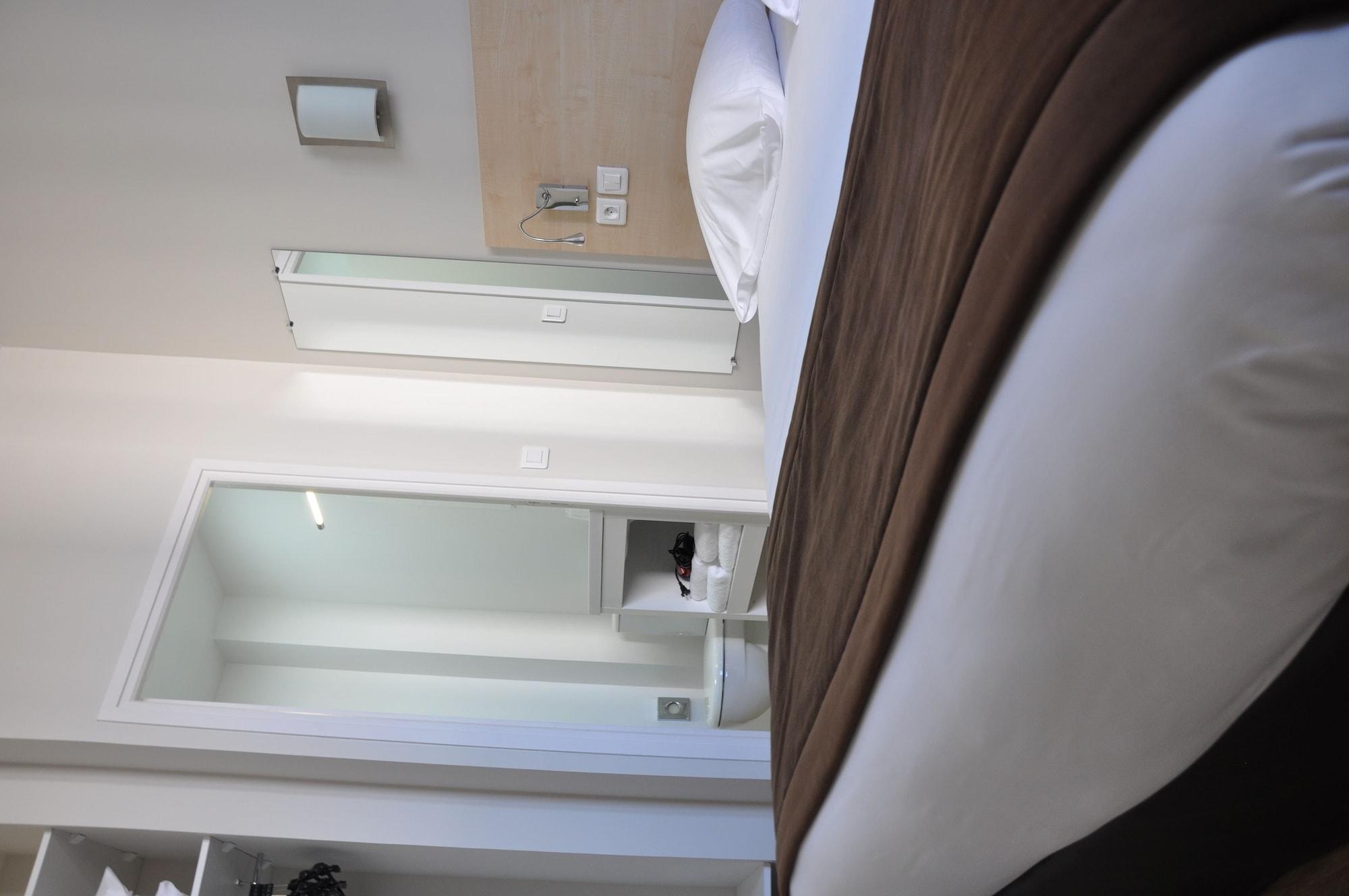 Hotel Foch Nancy Gare ภายนอก รูปภาพ