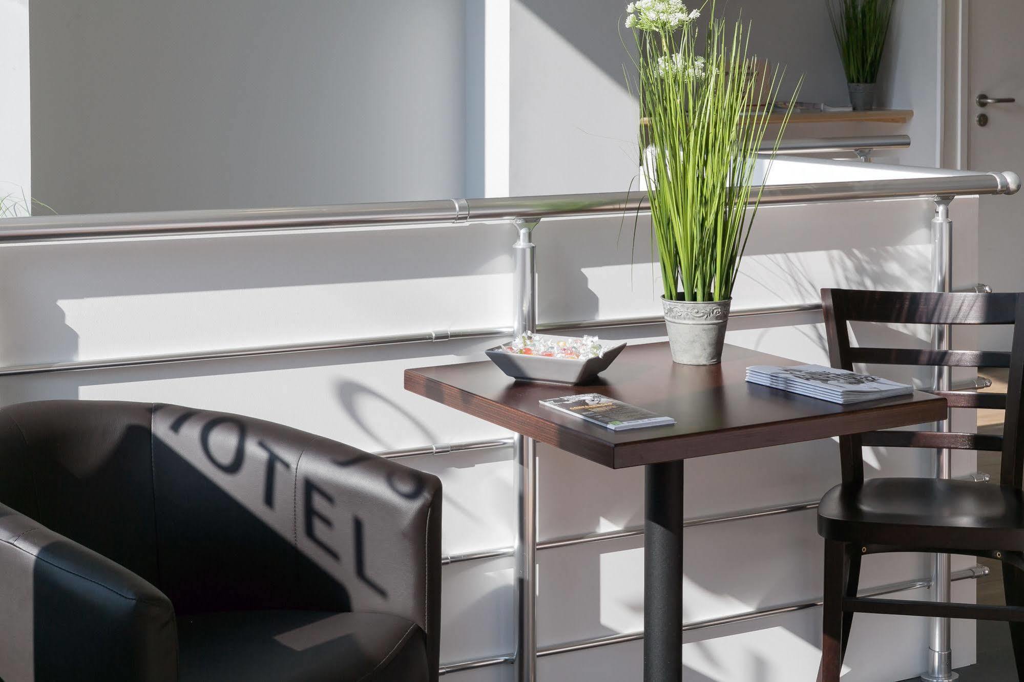 Hotel Foch Nancy Gare ภายนอก รูปภาพ